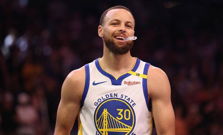 电子竞技体育中国-包含库里官方宣布出色防守新规，勇士引发争议！的词条